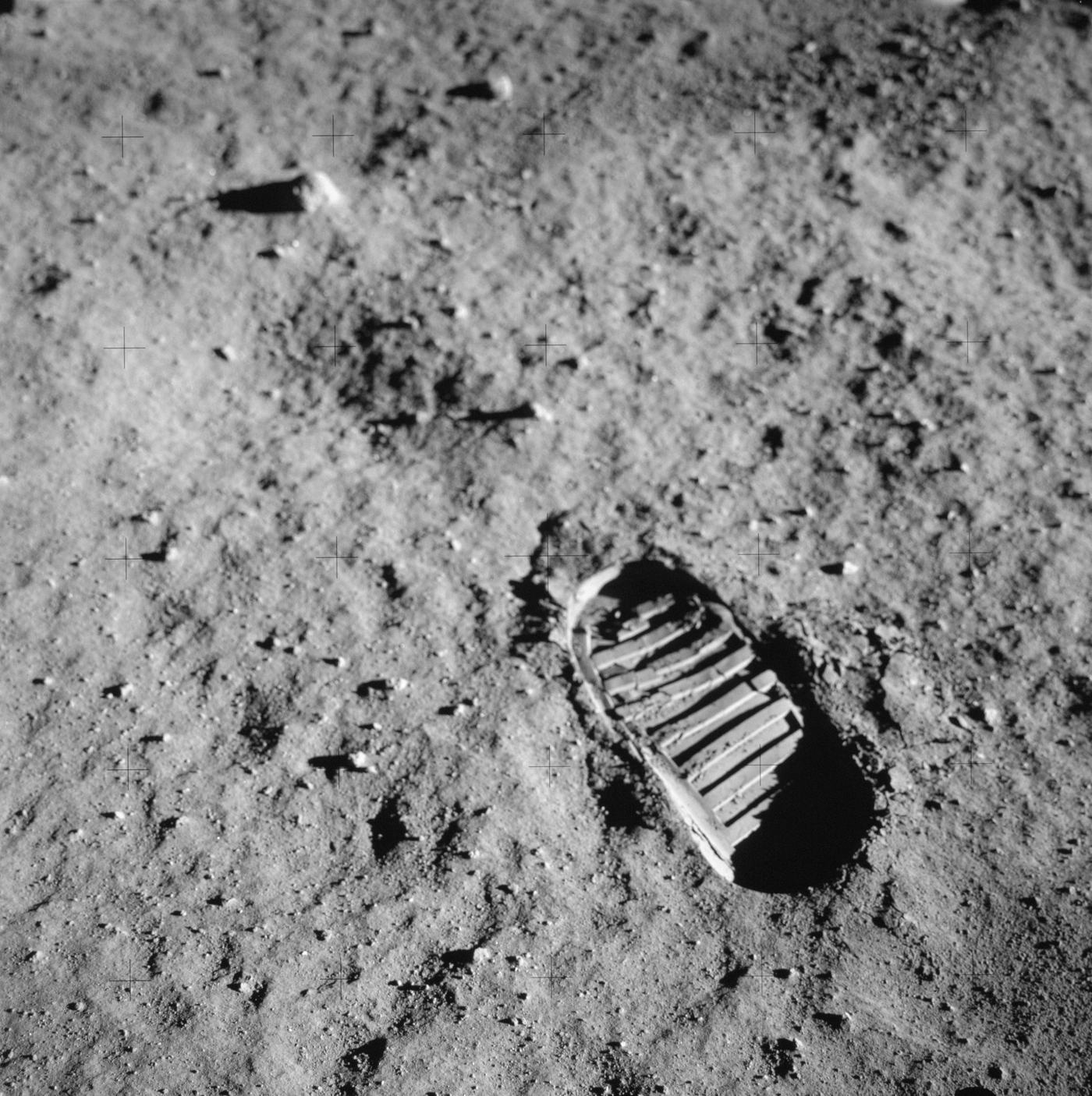 Apollo 11: bootprint on the lunar surface, photo AS11-40-5878, July 1969 (NASA; colour original shown in b/w)