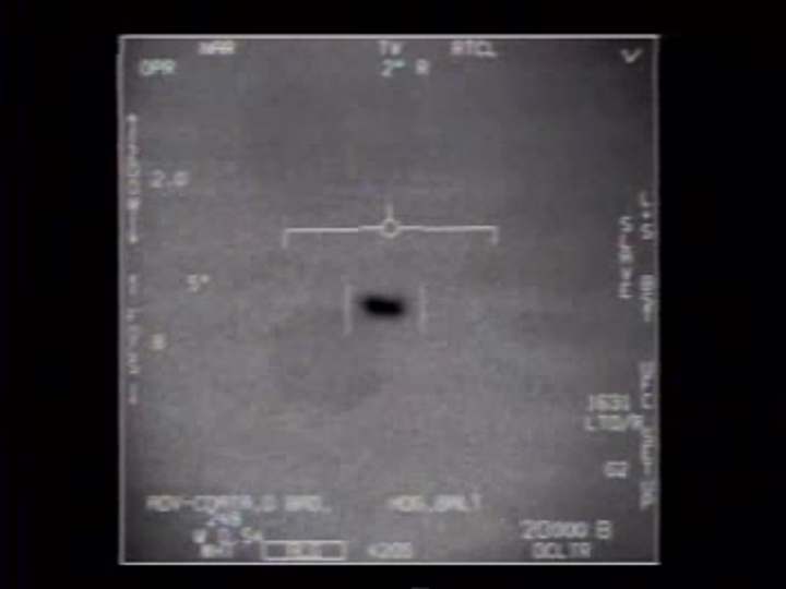 FLIR1, 14 November 2004: still at 0:30 (US Navy, released by the DoD in 2020)