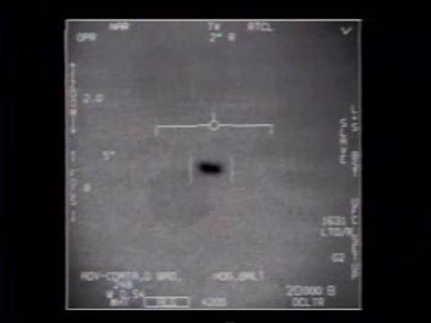 FLIR1, 14 November 2004: still at 0:30 (US Navy, released by the DoD in 2020)